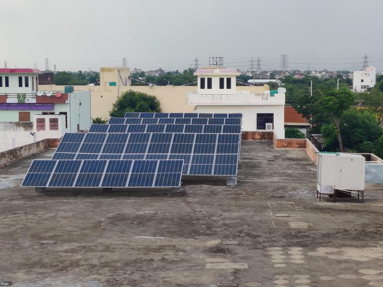 Large rooftop solar array mounting structure Jaipur